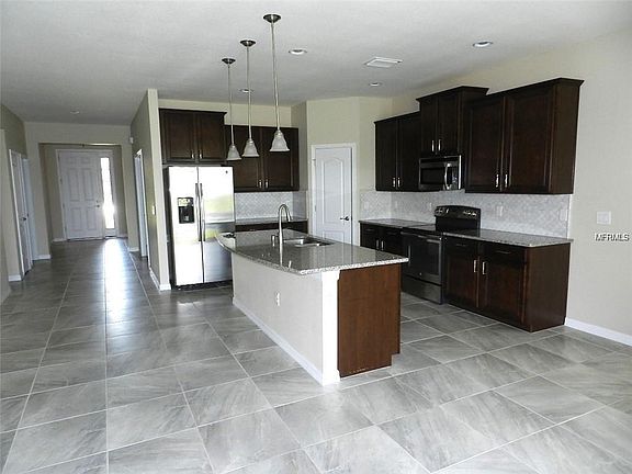 3rd image of 2839 Esmeralda Dr