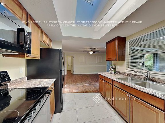 5th image of 978 Oak Dr