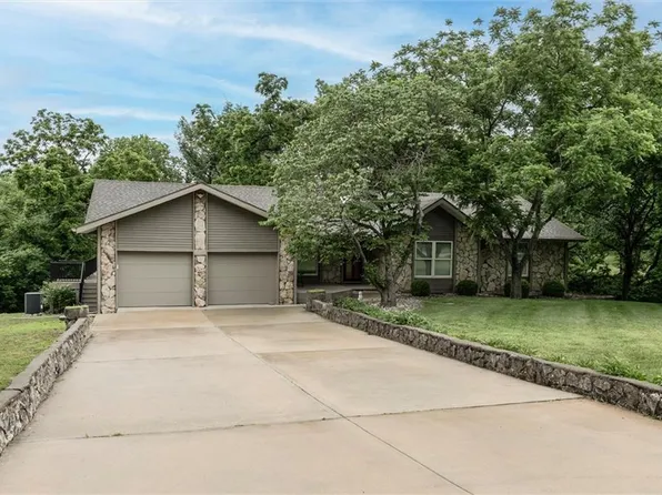 13325 Kimberly Cir, Olathe, KS 66061