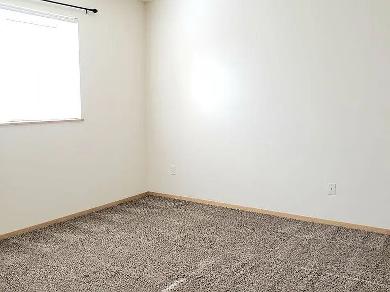 587 Eastmont Ave — Photo 25