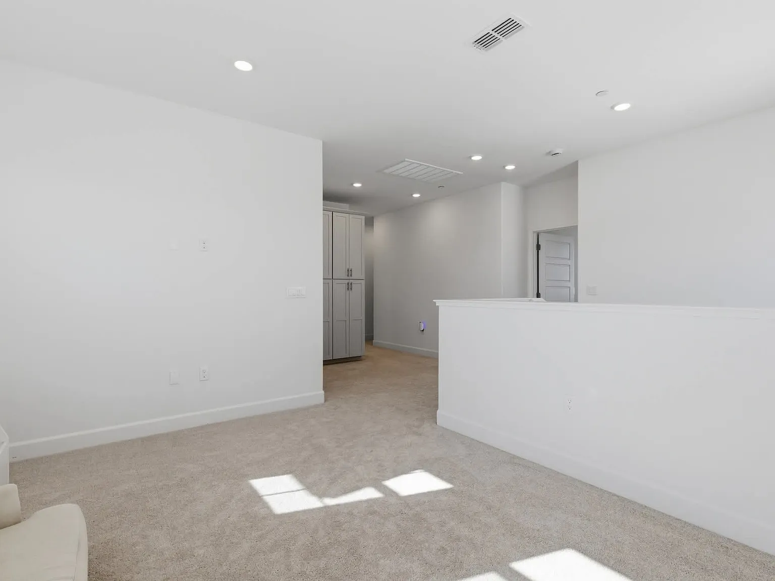 4 bed, 2394 sqft, $1,000 — Photo 4