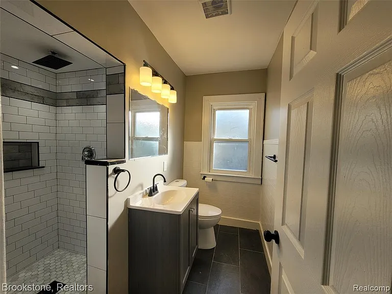 3241 Lawrence St — Photo 17