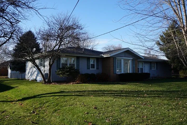 3432 Northlands Ave photo 1