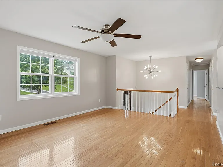17 Watkins Dr — Photo 8