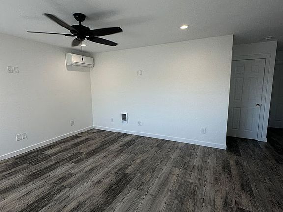 3rd image of 1016 E Terrace Ave