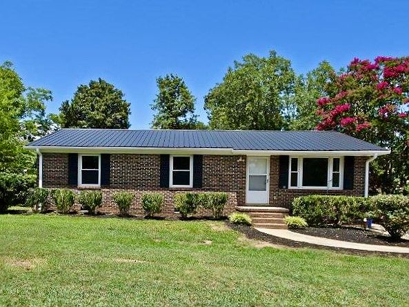 1st image of 13 Prestbury Dr
