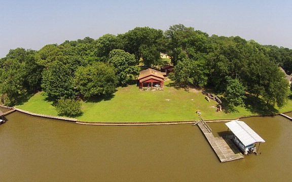 3rd image of 284 Shady Shores Dr