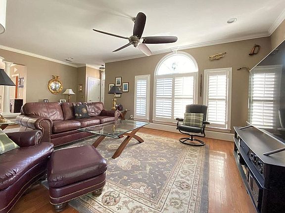 Plenty of room to entertain