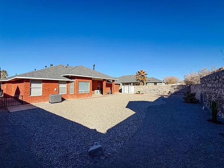 2409 Saguaro Loop — Photo 7