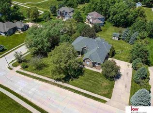 3604 Fox Ridge Dr, Bellevue, NE 68123