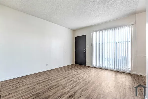 8451 S Normandie Ave #3 — Photo 4
