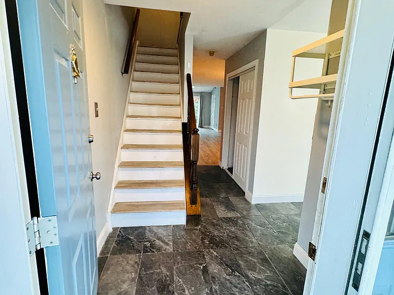22 Wyckwood Ct — Photo 2