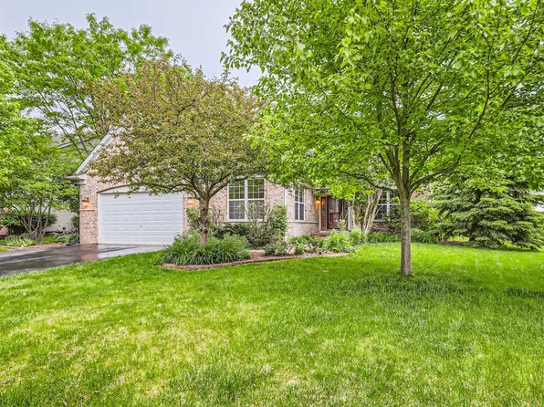 949 Carmen Rd, Sugar Grove, IL 60554