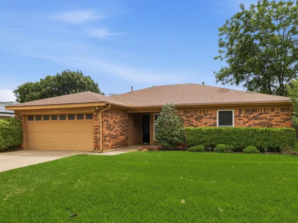 1104 Monterrey St, Bedford, TX 76022