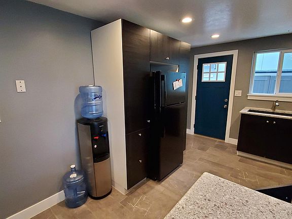 3rd image of 427 E Downington Ave APT 1