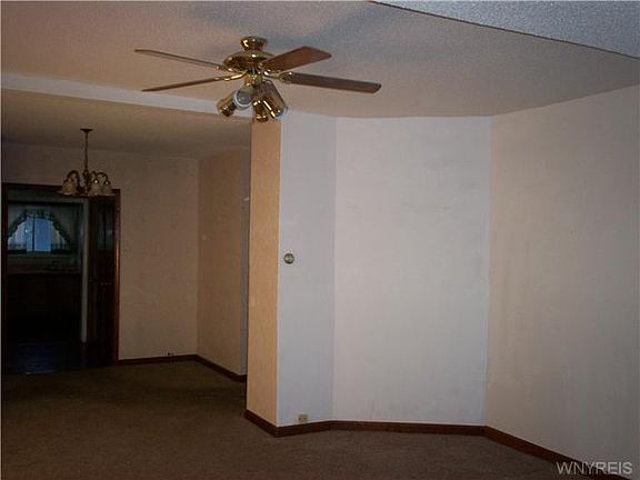 4th image of 3587 James St