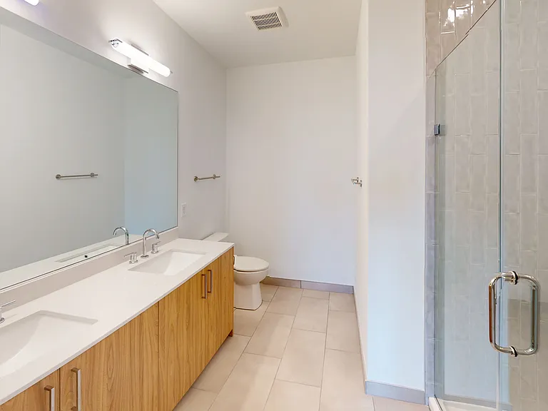 101 N Meridian — Photo 136