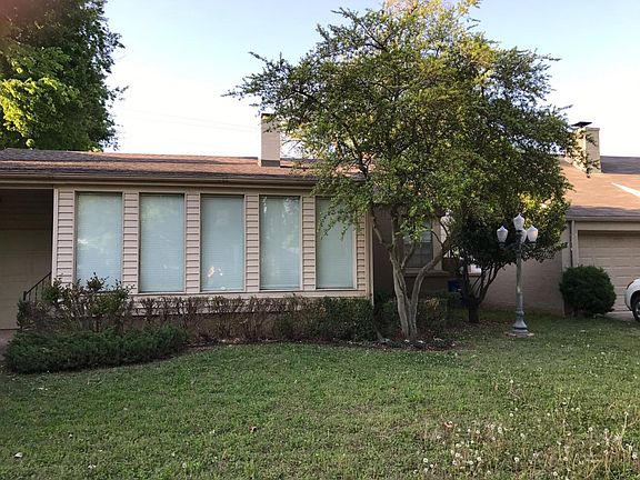 2nd image of 917 E 36th Pl