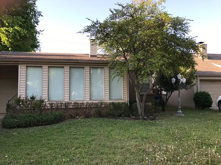 917 E 36th Pl — Photo 2