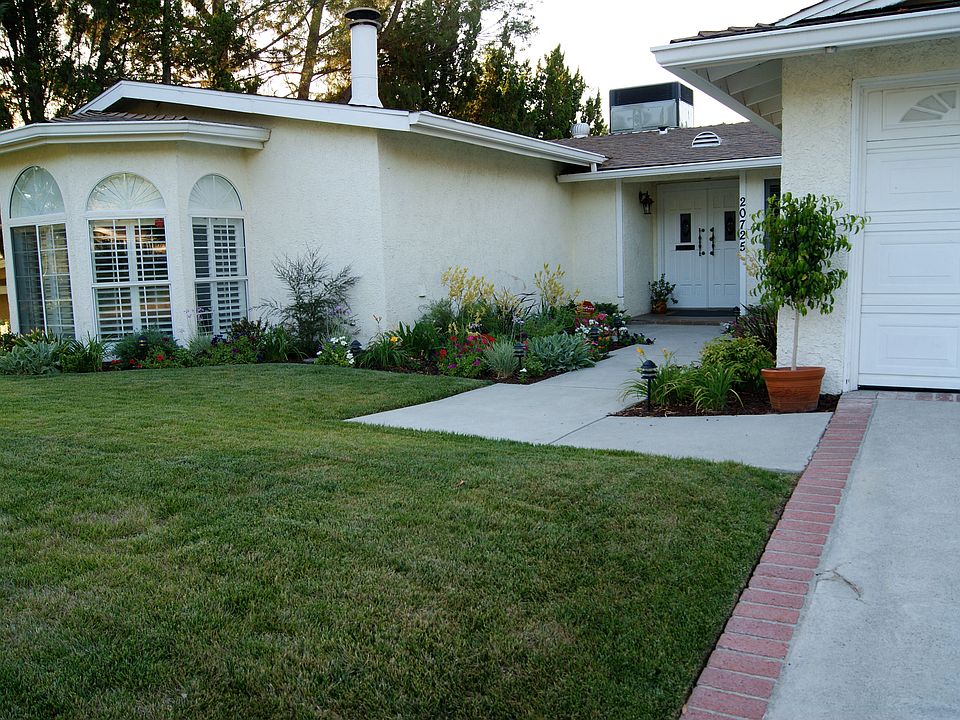 1st image of 20725 Clarendon St