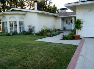 20725 Clarendon St, Woodland Hills, CA 91367