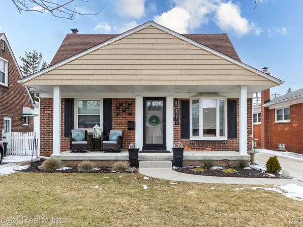 1212 12th St, Wyandotte, MI 48192