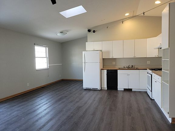 4th image of 5044 32nd Ave