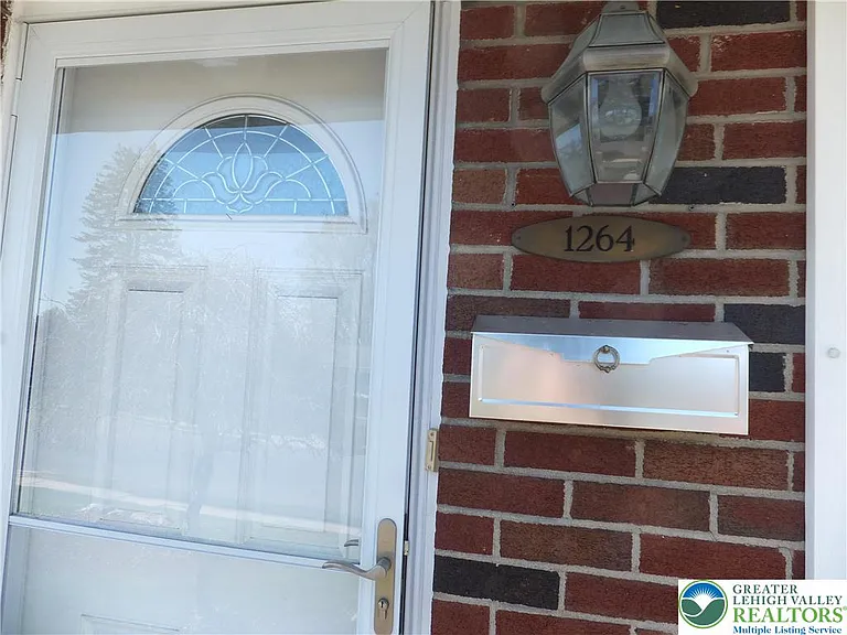 1264 California Ave — Photo 2