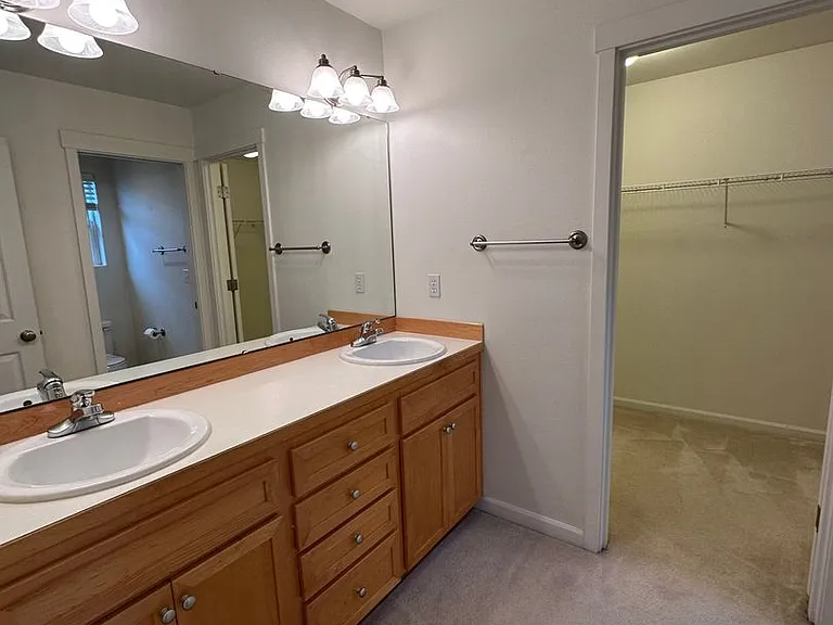 1573 NE Challis Pl — Photo 8