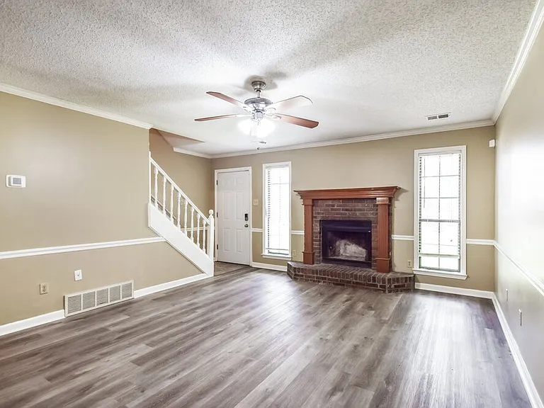 6498 Heatherwood Dr — Photo 6