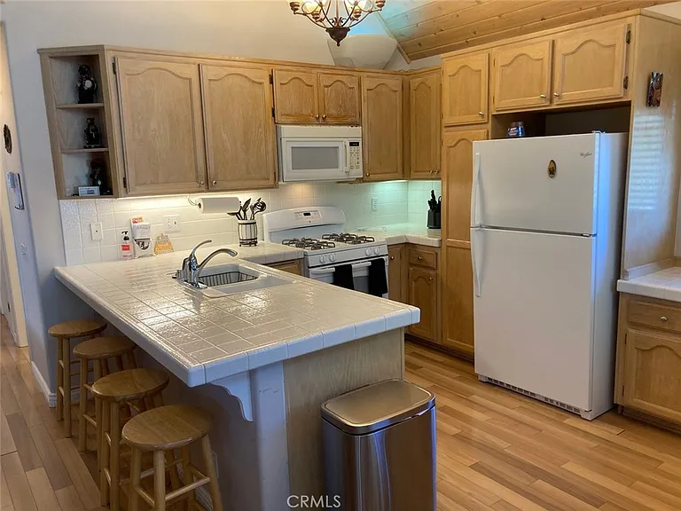 1050 Carousel Rd — Photo 9