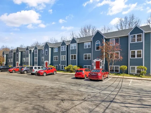 35 School St Unit 12, Dracut, MA 01826