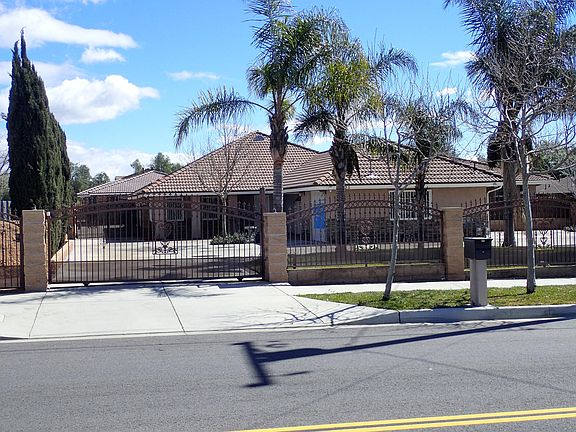 3rd image of 6925 Oleander Ave #2