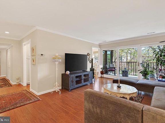5th image of 3031 Borge St APT 307