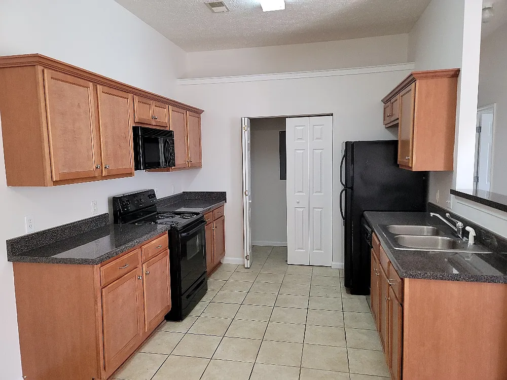 3 bed, 1204 sqft, $1,750 — Photo 3