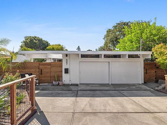 3rd image of 687 Idylberry Road