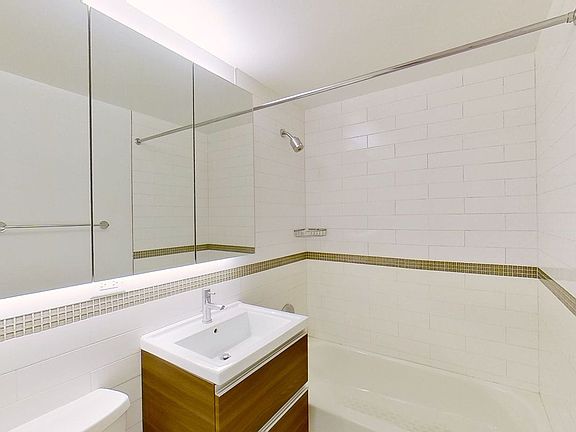 5th image of 360 W 34th St APT 6V