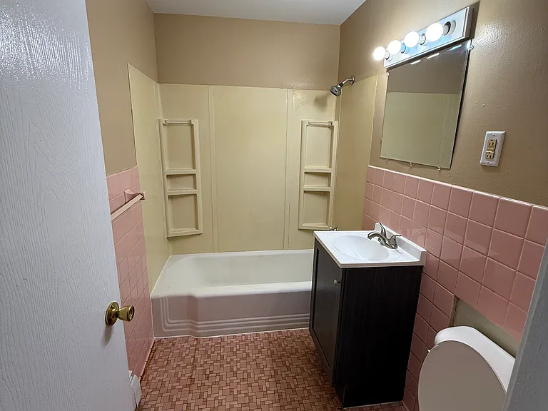 1115 York Ave #1 — Photo 7