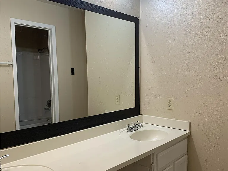 2306 Doverglen Dr — Photo 10