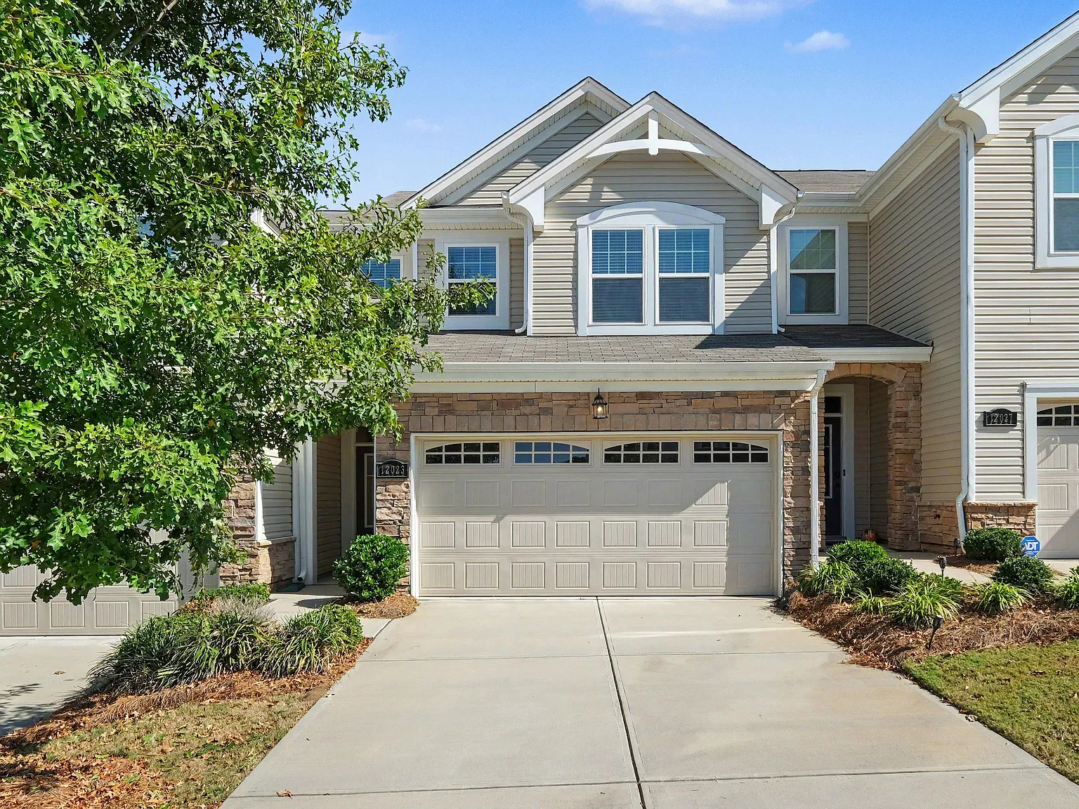 3 bed, 2.5 bath, 1794 sqft, $3,500 — Photo 2
