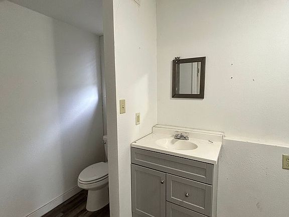 5th image of 403 NE 6th St
