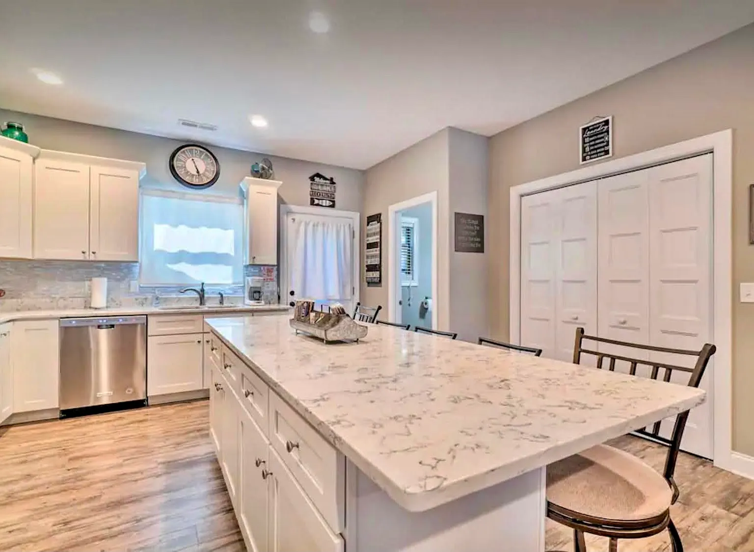 3 bed, 2.5 bath, 1680 sqft, $2,200 — Photo 1