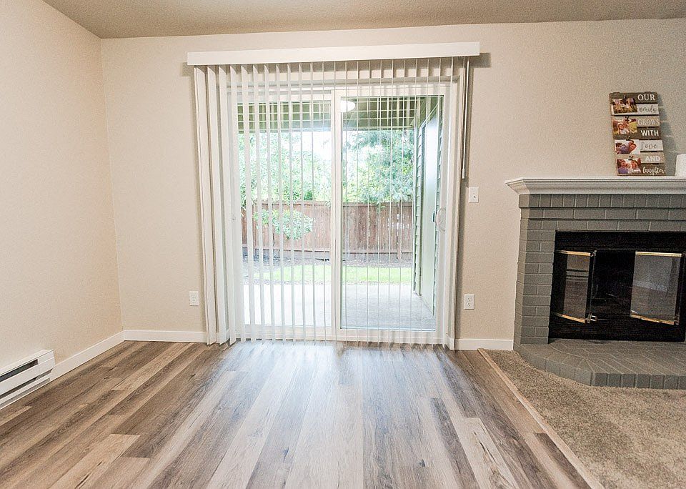 Puyallup Apartments - Cambridge on Seventh Apartments - Dining Room, Deck, and Fireplace