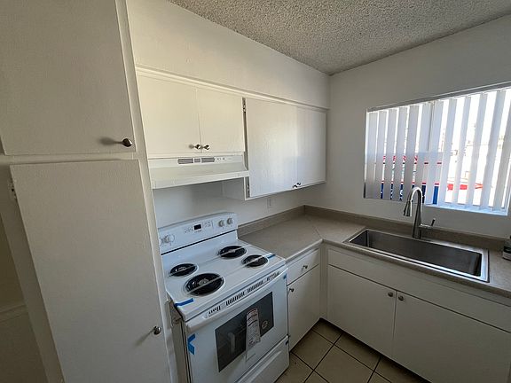 4th image of 4945 Narragansett Ave APT 9