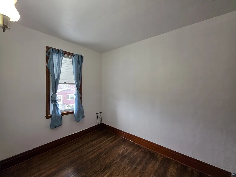 3 bed, 1.0 bath, $1,250 — Photo 3