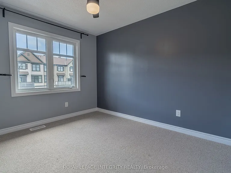 71 Fallengale Cres — Photo 12