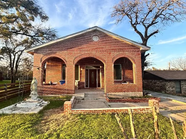 7508 Foster Dr, Lake Worth, TX 76135