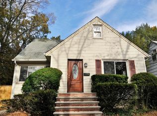 401 Bartlett St, Roselle, NJ