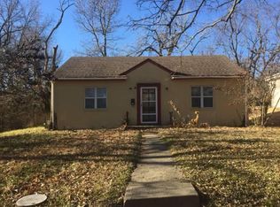 8648 Grande Pas Rd, Kansas City, MO 64114