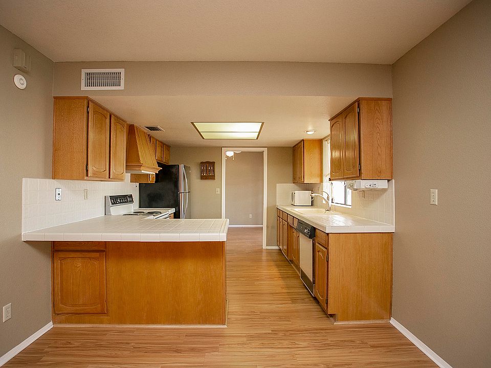 1st image of 2827 W Northview Ave
